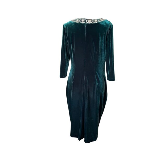 SLNY Green Velvet Dress Rhinestone Embellished Beaded Rhinestone Necklace 3/4 - Picture 3 of 10